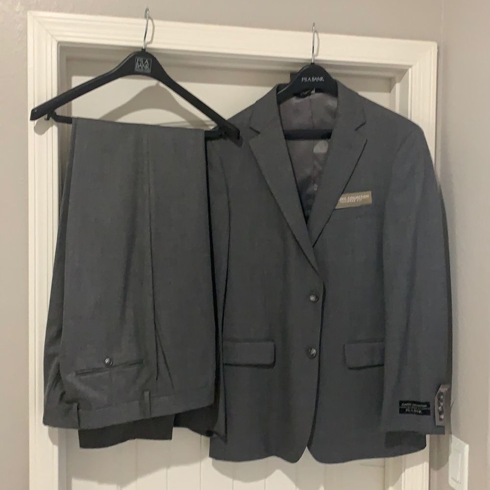 Jos A Bank men’s suit Brand New